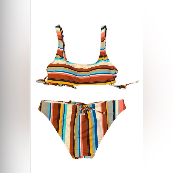 No Boundaries: Bikini - Picture 8 of 9